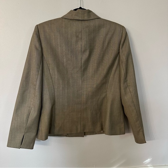 Le Suit Petite Women’s Long Sleeve 2-Button Tan Blazer Suit Jacket Size 10P GUC - Picture 8 of 8